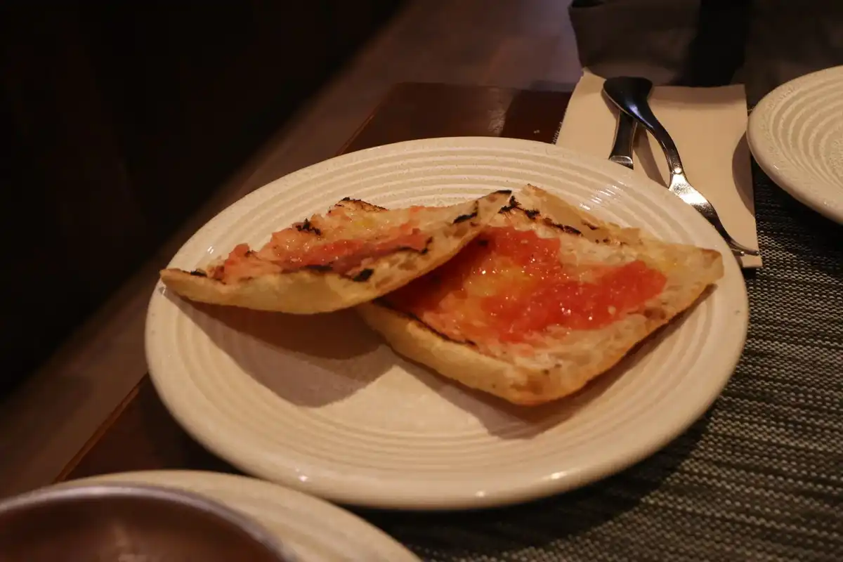 Pan con tomate