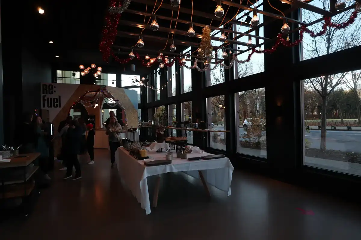 ホテルの朝食会場 #1