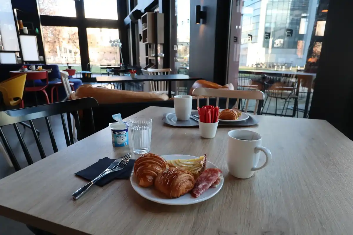 ホテルの朝食会場 #2