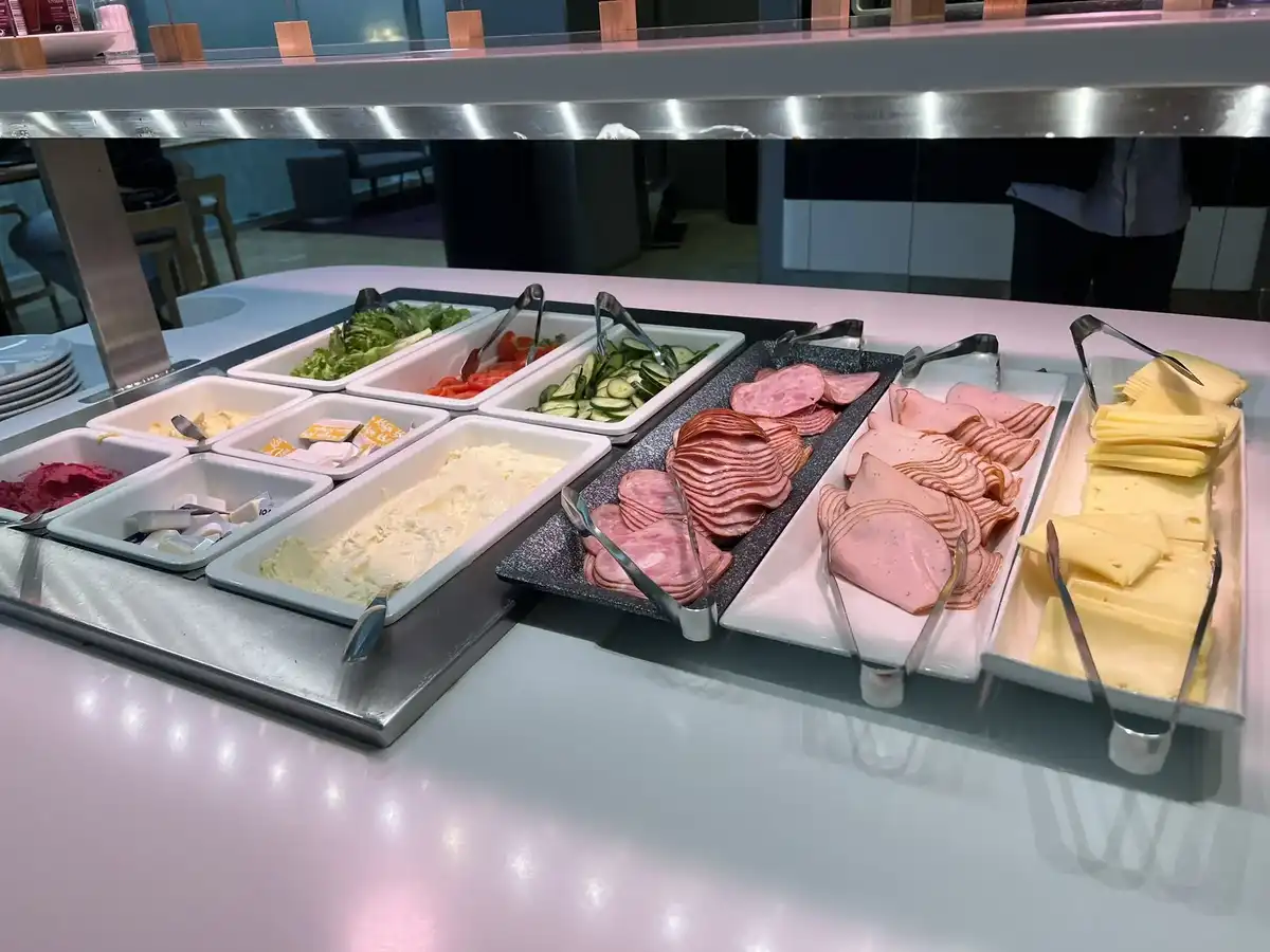 ハムとチーズは食べずに、煮込みスープを食べましたが、おいしかったです