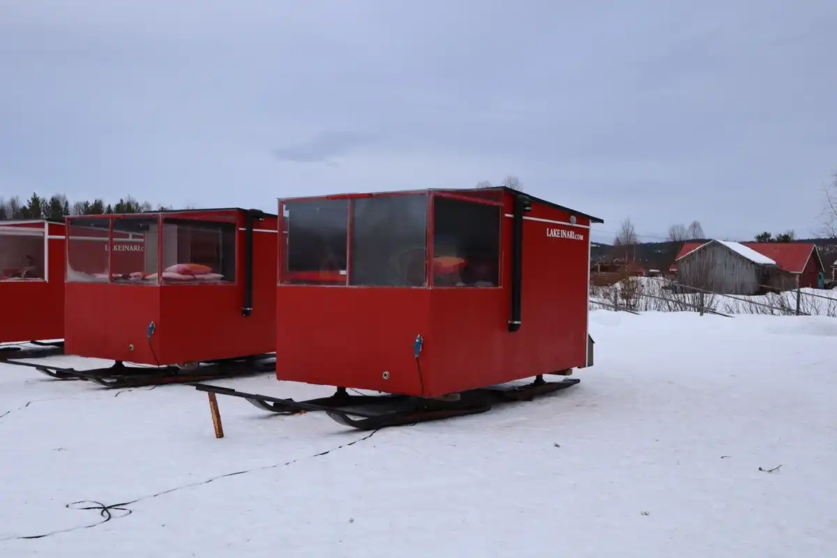 寝る時はこのモバイルキャビンに入り、湖の中央まで連れて行ってもらいます