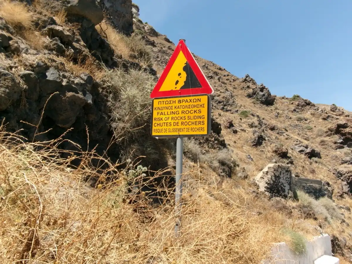 Risk of rocks slidingというどうしようもない説明