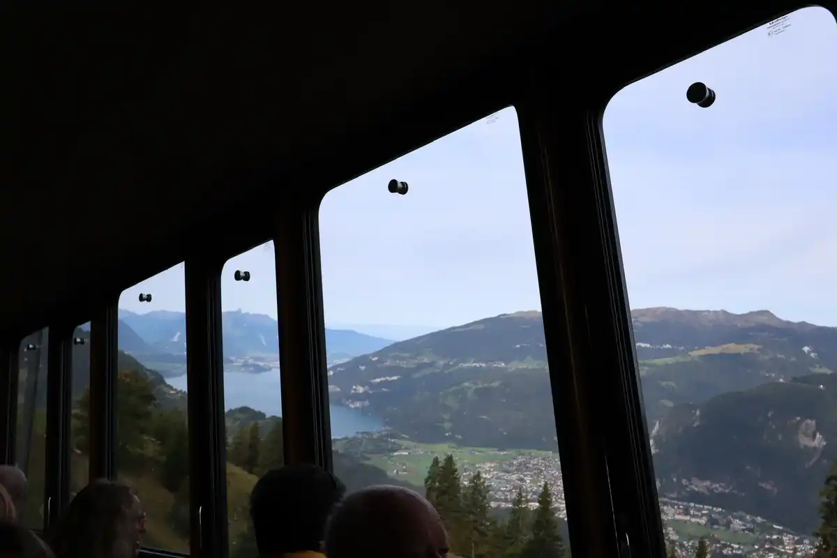 かなり人口密度が高いので、蒸されます